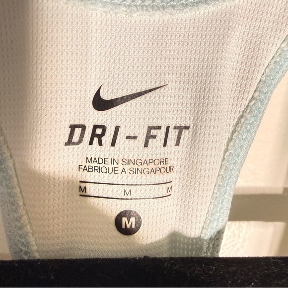 Nike Dri-Fit Racerback Tank Top M – Built-In Bra - Picture 4 of 5